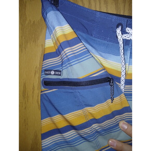 Salty Crew Board Shorts Horizontal Stripes Mens Sz 33x9 Multi Stretch Quick Dry - Picture 15 of 15